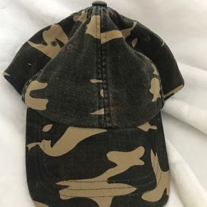 Camo baseball cap